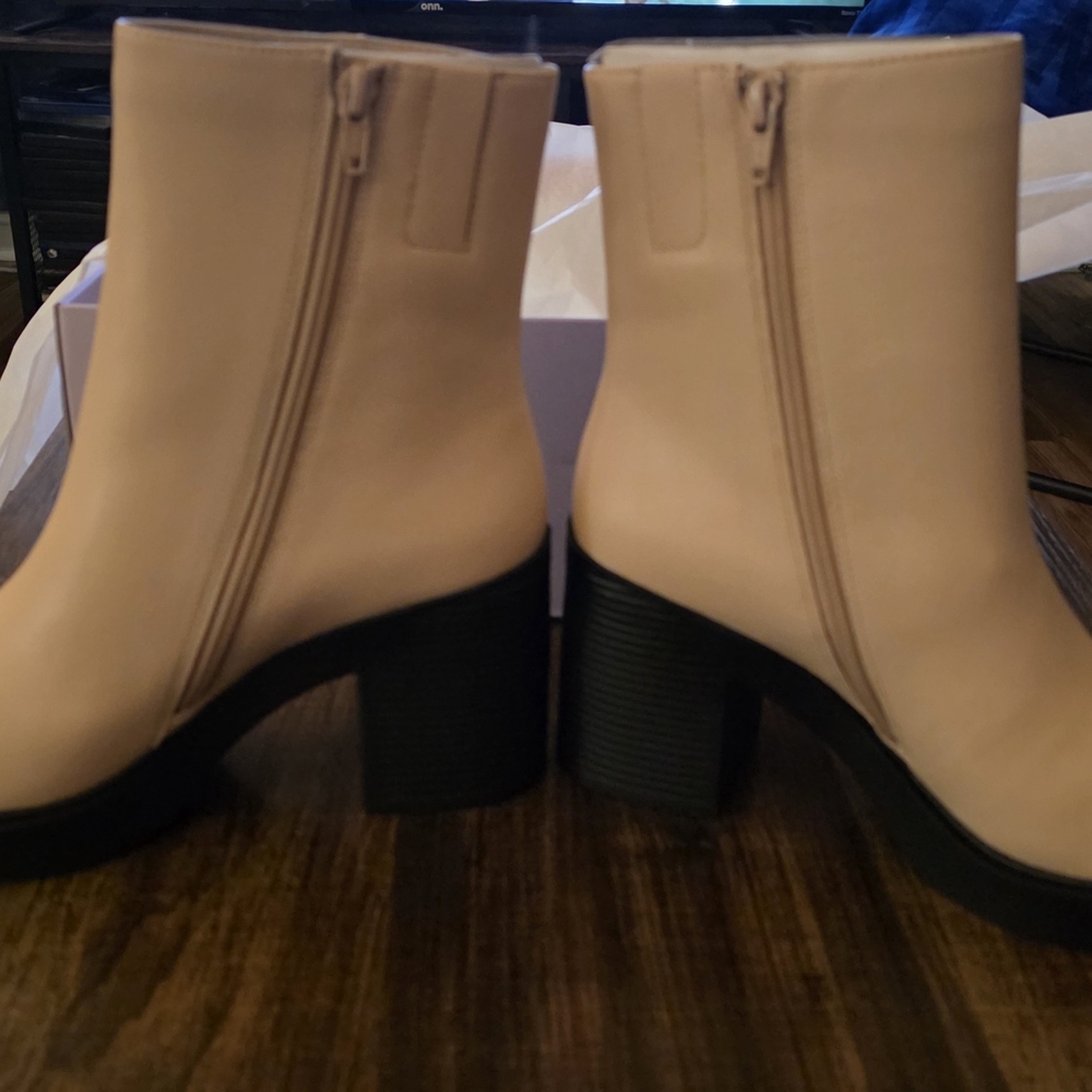 Cream Heeled Boots with Chunky Heel